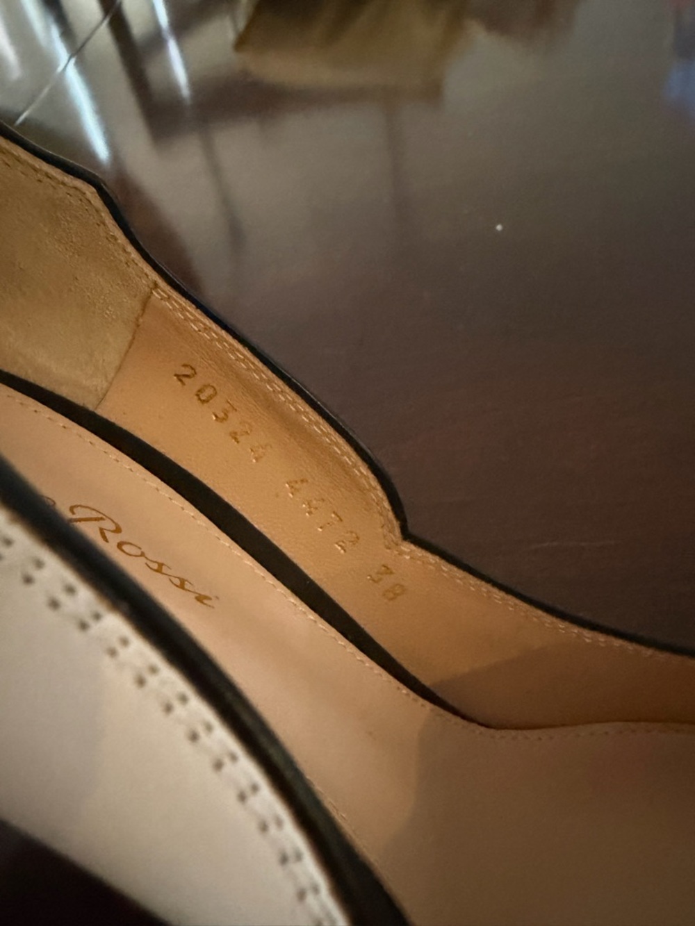 Gianvito Rossi White Scalloped Pointed-Toe Pumps with Black Trim - Picture 11 of 12